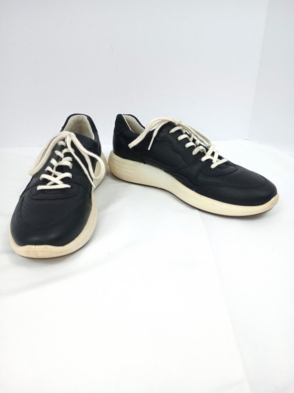 ECCO Black Leather Sneakers Women’s Size 8 Comfort Walking Shoes